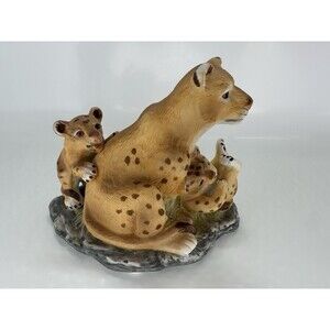 Westminster Mother Cheetah with Cubs Figurine Vintage Taiwan Wildlife Sculpture